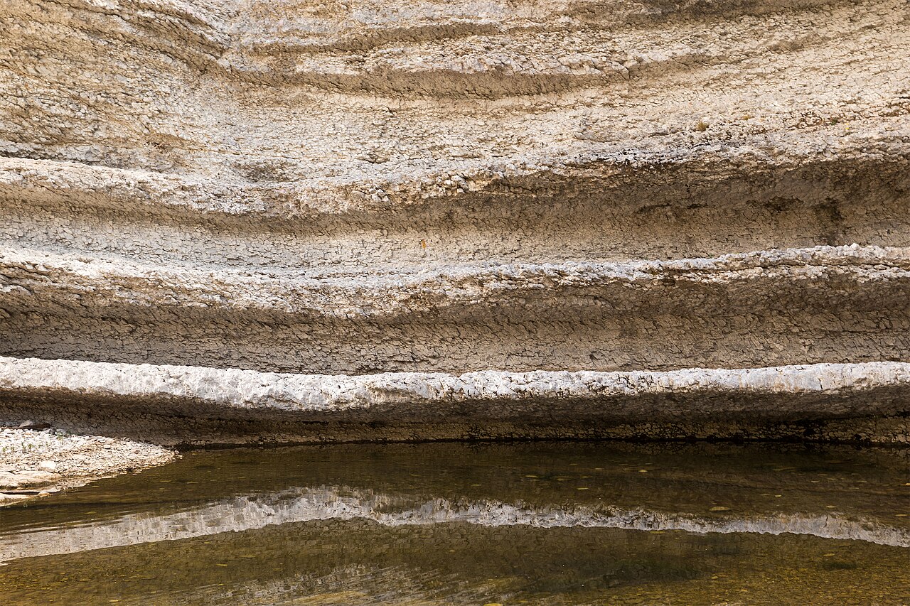 Il fondo di blocchi levigati della Gola di Gorropu